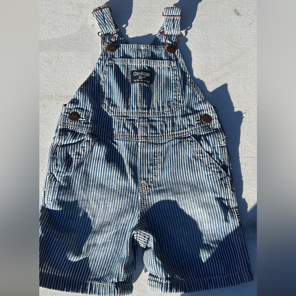 🦒[5/$15] Oshkosh short overalls 18month